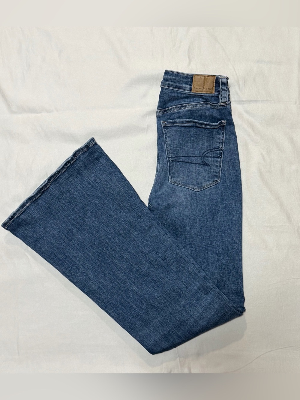 American Eagle Outfitters Super High Rise Medium Vintage Flare Jeans Size 2 - Picture 4 of 13